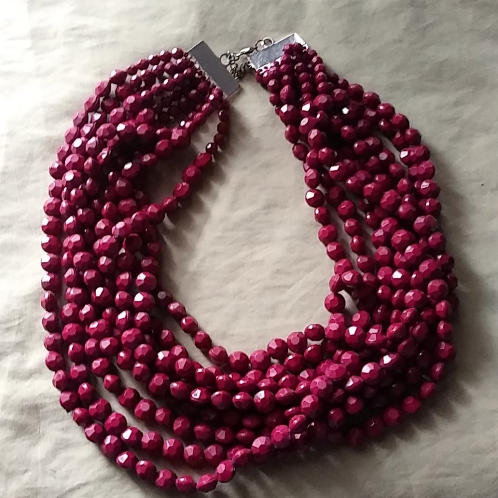 Necklace burgundy in color